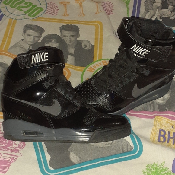 Nike Shoes - Retro Nostalgic Nike Black High-Top Sneakers